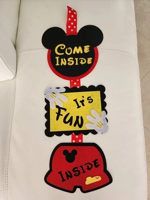 Letrero de puerta de fieltro de Mickey Mouse "Entra en su diversión" decoración de fiesta Foto 1 de 2