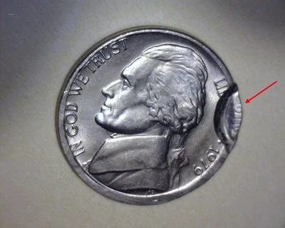 1979 JEFFERSON NICKEL🌟INDENT🌟WITH BROCKAGE🌟US ERROR COIN - Image 1 of 4