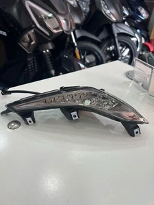 FRECCIA ANTERIORE SINISTRA KYMCO PEOPLE S 125 - 200 / RICAMBI / NUOVA / SCOOTER - Foto 1 di 7
