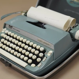 Vintage 1969 Smith Corona Super Sterling Blue Portable Typewriter Near Mint - Picture 1 of 9