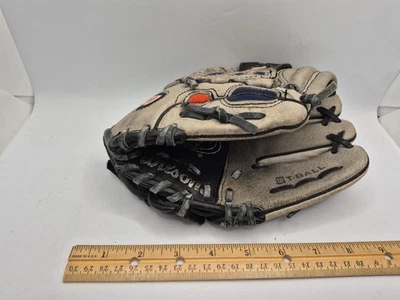 Wilson EZ Catch 425 9.5 Inch AO425 EX95 T-Ball Youth Glove Right Hand Throw - Image 1 of 4