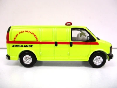 Ambulancia Johnny Lightning White Lightning 1999-2000 GMC Departamento de Bomberos de Savana Foto 1 de 4