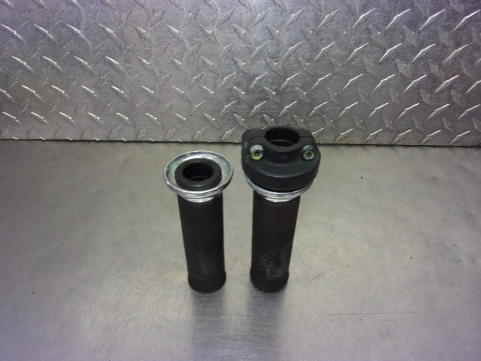 931 A VESPA GTS 300 IE 2013 OEM THROTTLE TUBE GRIP (TWO) - image 1 of 4