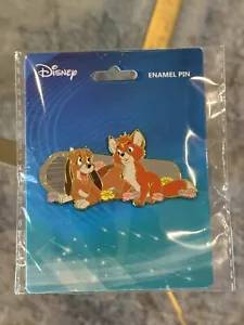 Prendedor exclusivo de Disney The Fox and the Hound Todd & Copper BoxLunch - Imagen 1 de 3