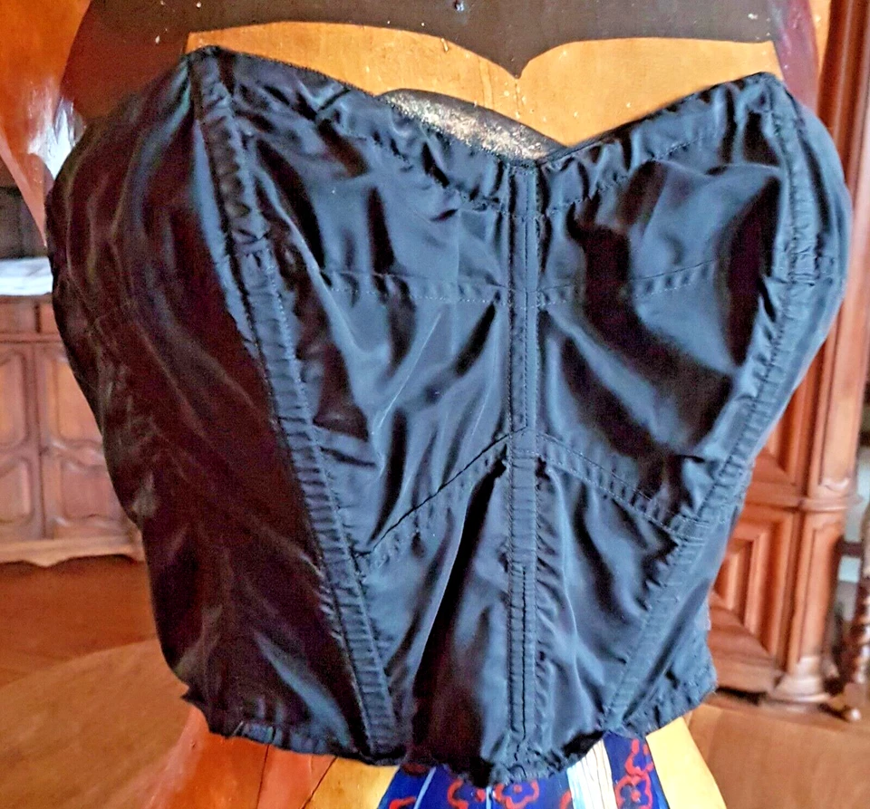 Bustier début des années 50 en nylon noir de la marque   "AMOUR EN CAGE PARIS" - Photo 1/4