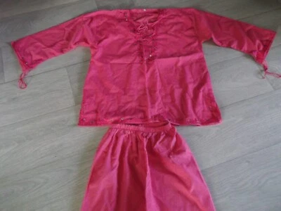 Ensemble rose fuchsia haut + pantacourt broderies + paillettes  38 TBE - Photo 1/4