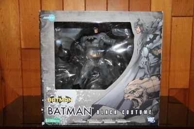 Kotobukiya Batman Black Costume Version - ARTFX 1/6 Scale  - Image 1 of 4