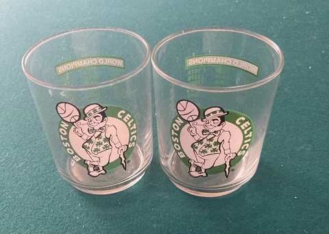 Vintage Boston Celtics NBA 10oz Drinking Glasses (2). 16 World Championships Cover