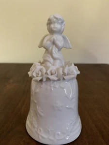 Campana de querubín ángel de cerámica blanca con flores de rosa 5" - Imagen 1 de 9