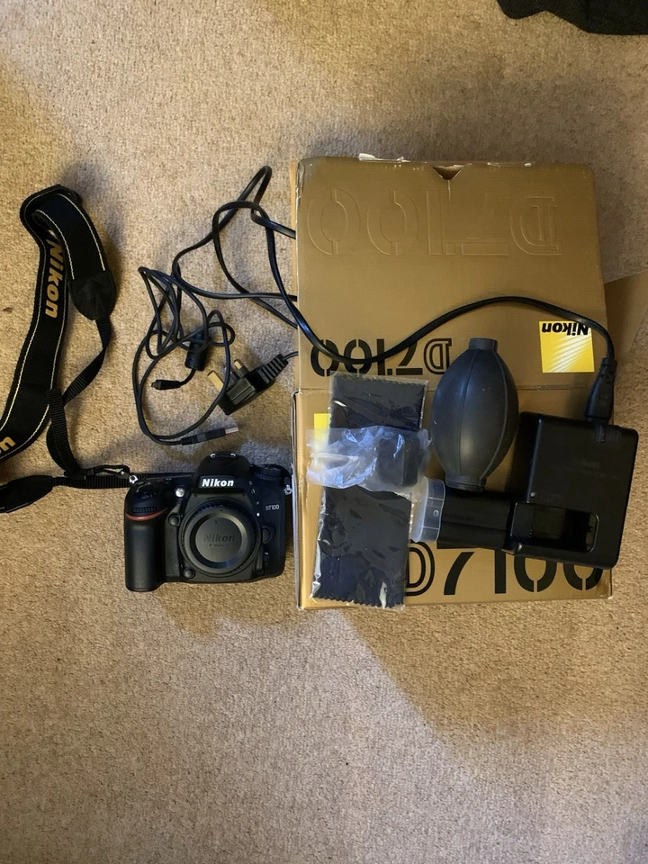 Nikon D7100 Digital SLR Camera 16.2MP Black - Image 1 of 4