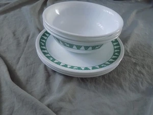 Corelle Winterfest 4-7" Teller 3-6" Schüsseln grün Weihnachtsbäume Rentier - Bild 1 von 10