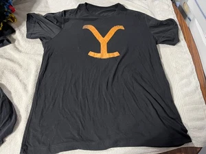 YELLOWSTONE DUTTON RANCH Y BRAND LOGO Shirt Size MEDIUM - Picture 1 of 4