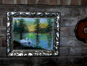 Caddo Lago '76 Paesaggio Stagno Riflessi Cigni Albero in Acqua Olio Tela Dipinto - Foto 1 di 12