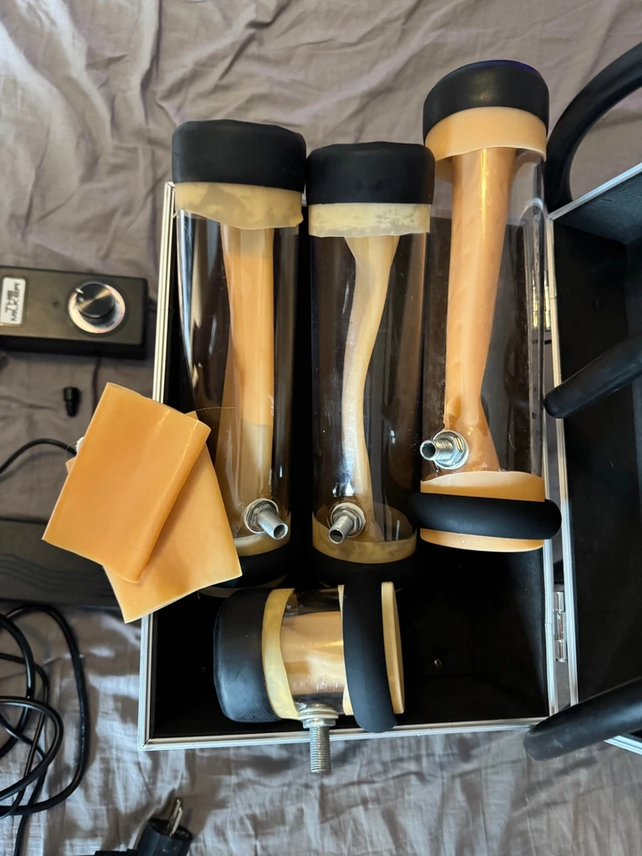 LoveBotz The Milker Máquina Stroker Automática Deluxe (AE371) Foto 1 de 3