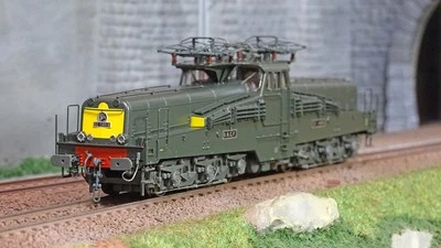 Jouef HJ2424S Locomotive électrique CC 14018, SNCF, 4 fanaux, livrée verte, digi - Photo 1/3