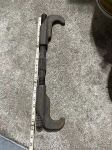 Track Connecting Fixture Assembly - Picture 1 of 4