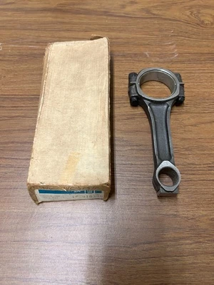 (1) NOS 1968-80 CHEVY CORVETTE CAMARO CONNECTING ROD 327 3916396 GM RARE - Image 1 of 4