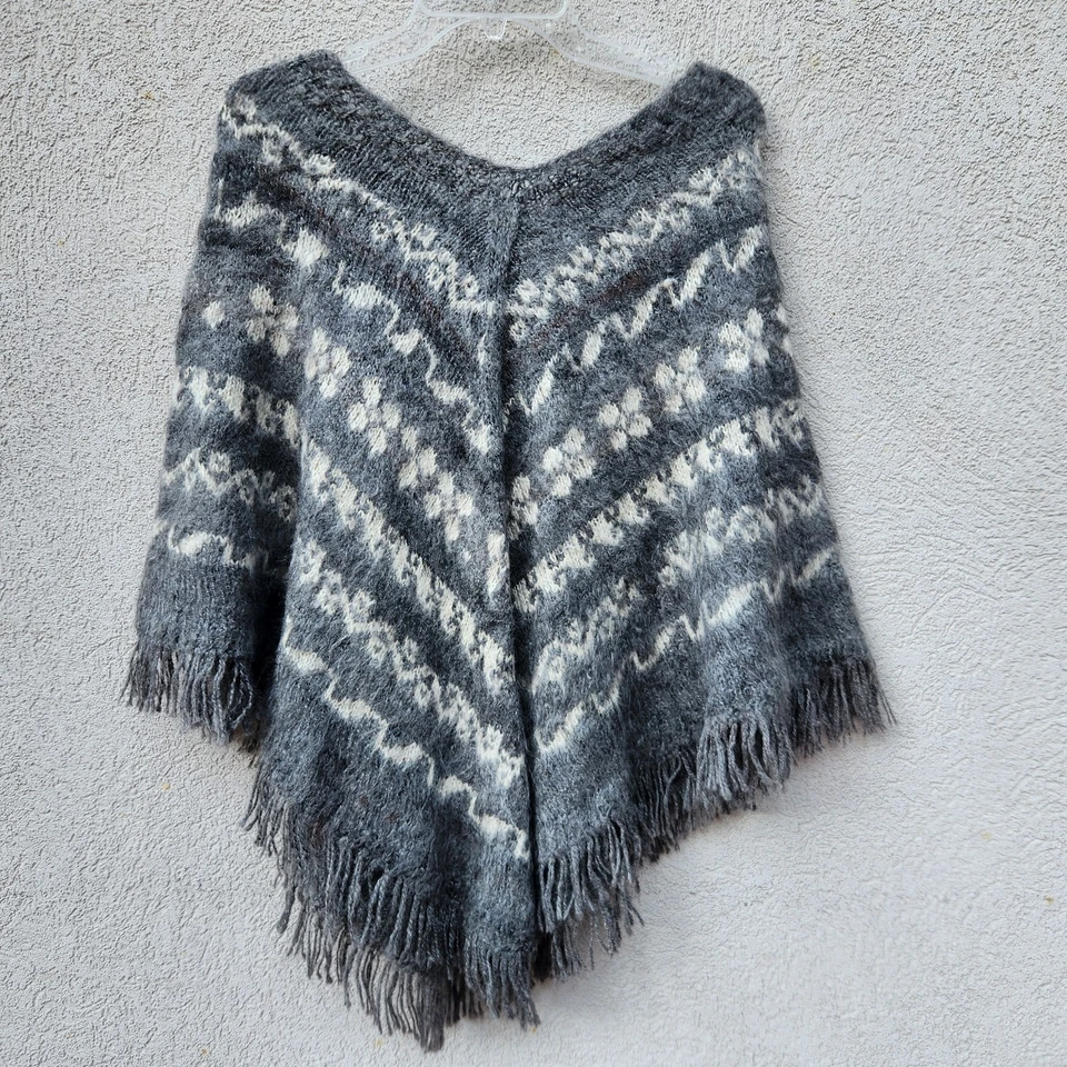 BOLIVIAN HANDCRAFTS Women's Poncho One Size Gray 100% Alpaca Made Bolivia  - Image 1 of 4