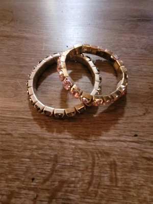 Lote de 2 Brazaletes Extensibles Elásticos Estrás Tono Plata Tono Dorado Para Mujer Foto 1 de 4