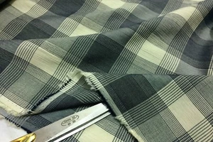 *Nuovo*L/Peso Tessuto Viscosa/Rayon Stampa Quadri Abito/Camicia/Tessuto Artigianale*GRATIS P&P* - Foto 1 di 7