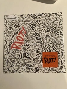 PARAMORE RIOT SEALED VINYL LP 2015 REPRESS W/ HYPE STICKER - Picture 1 of 5