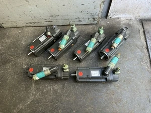 Siemens 1FK7032-2AK71-1RH0 servo motor - Picture 1 of 2