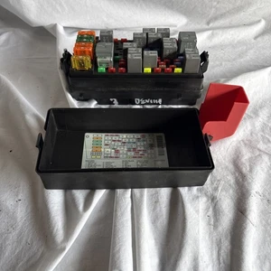 00 - 05 CADILLAC DEVILLE OEM POWER DISTRIBUTION RELAY JUNCTION CABIN FUSE BOX - Picture 1 of 9