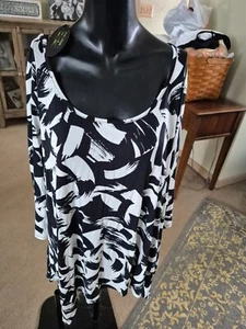 NWT - Cupio Women Black/White 3/4 Sleeve - Picture 1 of 3
