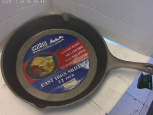 12" Cast Iron Skillet NEW (World Famous Sports) - Picture 1 of 5