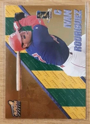 1998 PACIFIC AURORA PENNANT FEVER IVAN RODRIGUEZ #7 TEXAS RANGERS  - Image 1 of 2