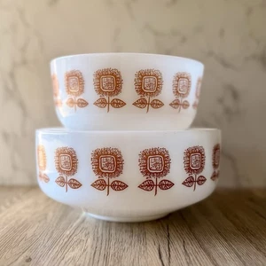 Mid Century Vintage Federal Glass Milk Glass Sunflower 3½ & 2½ Qt Mixing Bowls - Picture 1 of 6