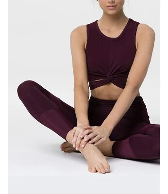 Top corto ONZIE Front Twist Foto 1 de 4