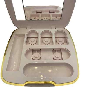 Vintage Mary Kay Cosmetic Products - Refillable Custom Compact #6468 - Picture 1 of 5