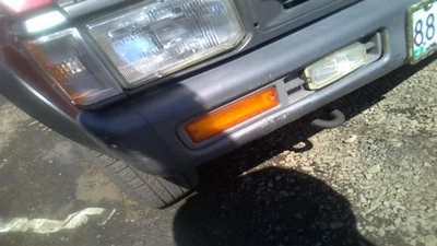 Luz de parachoques de esquina/estacionamiento para pasajeros montada para camioneta Nissan 88-97 30826368 Foto 1 de 4