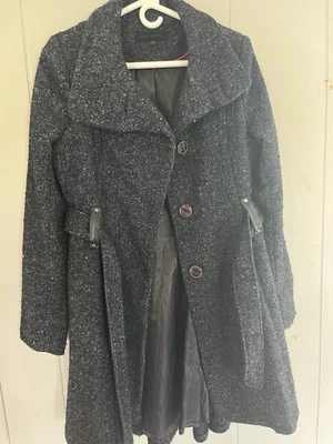 Casaco feminino Steve Madden preto ervilha tamanho grande - Imagem 1 de 4