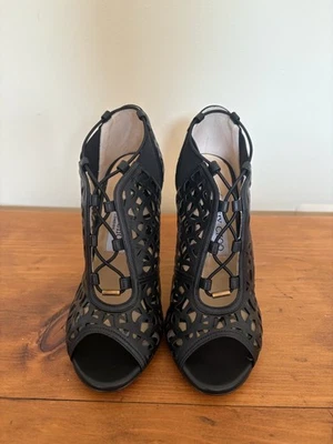 Botín Jimmy Choo Nappa/Shiny Fab Negro Corte Láser Peep Toe Foto 1 de 4