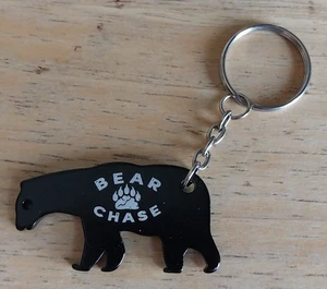 Bear Chase Flaschenöffner Schlüsselanhänger Firmenlogo Mitarbeiter Laden Service Promo - Bild 1 von 3
