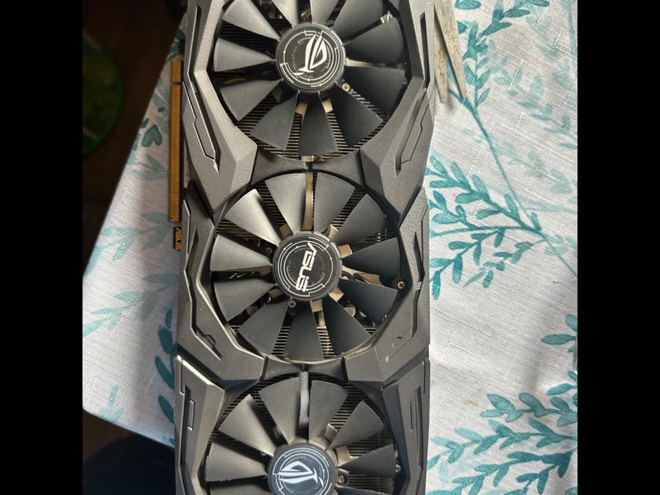 Tarjeta de gráficos GIGABYTE NVIDIA GeForce GTX 1080 8GB GDDR5X (06G-P4-2066-KR) Foto 1 de 1