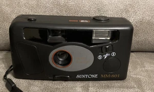 Vintage Point & Shot Kamera MM801 Kunststoff Sonnenton schwarz 35 mm mit Etui, ungetestet - Bild 1 von 9