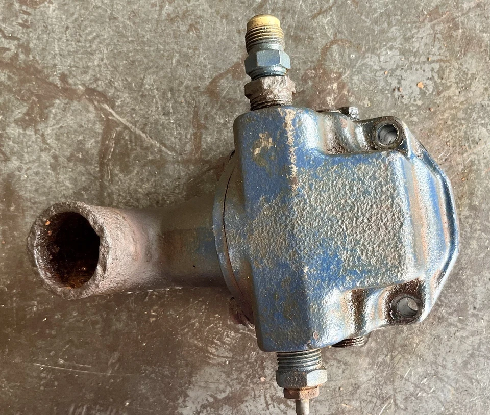 Carcasa termostato serie Detroit 53 5123247 con codo de bomba de agua 5125451  Foto 1 de 4