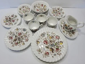 Johnson Brothers Bros Staffordshire Bouquet 31pc Serv for 4 Dinner Plates + MINT - Picture 1 of 10