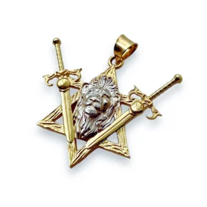 Colgante de dos espadas en oro 14K dos tonos con león de Judá y estrella de David - Imagen 1 de 11
