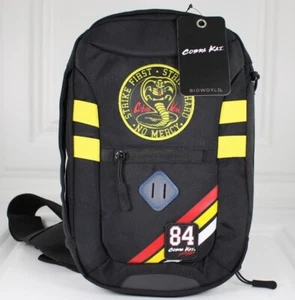 Cobra Kai Sling Rucksack - verstellbare Riemen Reißverschlusstaschen Bioworld 11" x 7" - Bild 1 von 12