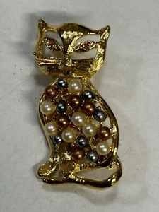 Broche prendedor vintage AXIOM tono dorado perlas de imitación gato - Imagen 1 de 4