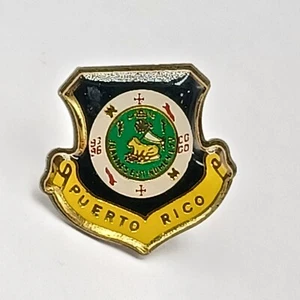 Puerto Rico Wappen Reise Souvenir Emaille Anstecknadel. New Old Stock  - Bild 1 von 3