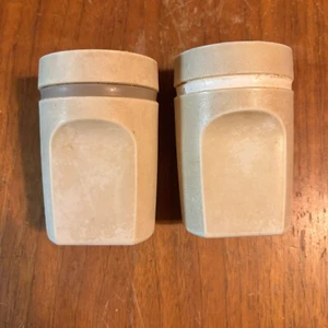 Tupperware Agitatore Sale e Pepe Beige Mandorla 1471, Alto 3,5" - Foto 1 di 6