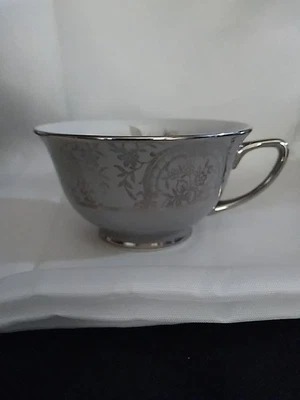 Taza de café/té Royal Cathay "Silver Gardenia".                    (171) Foto 1 de 4