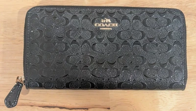 Nueva Cartera Coach Acordeón Cremallera con Firma Cuero Negro y Herrajes en Tono Dorado Foto 1 de 4