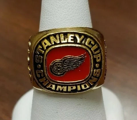 Vintage 1997 Stanley Cup Hockey Ring Replica / Key Chain Redwings sz 8 NIP Cover
