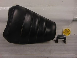 1985 SUZUKI VS750 INTRUDER 750 FRONT RIDER SEAT SADDLE PILLION  - Picture 1 of 8